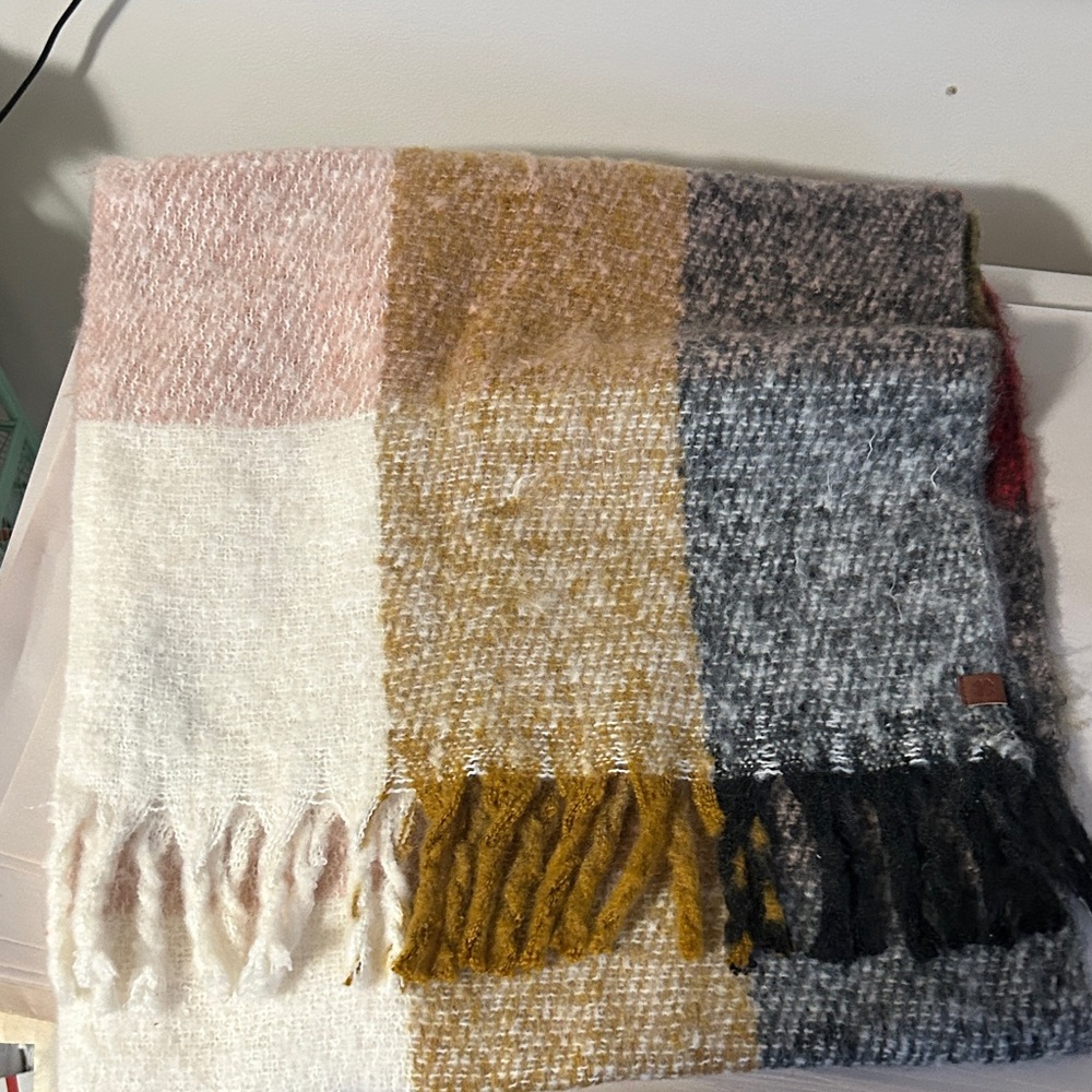 Lucky Brand Multicolor Plaid blanket Scarf‎